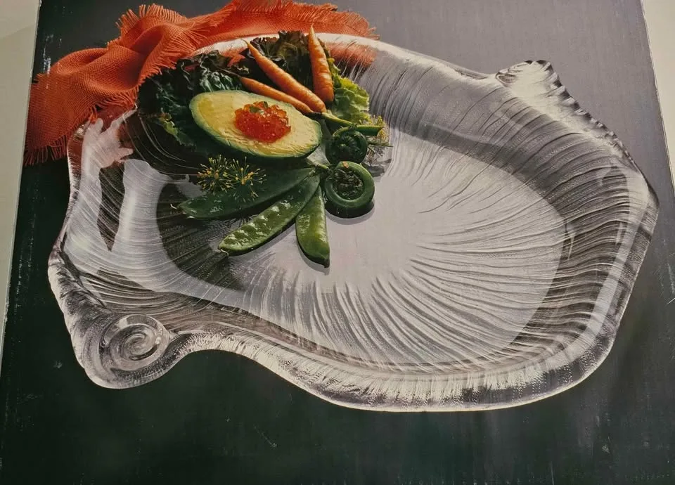 Super Nova Seashell Platter and Salad Bowl image indicator(6)
