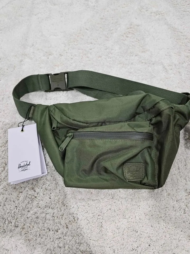 Herschel Hip Pack image indicator(4)