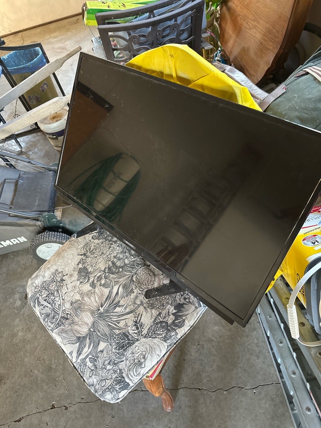 32” Sharp LCD TV - Model LC-32LB480U - photo 4