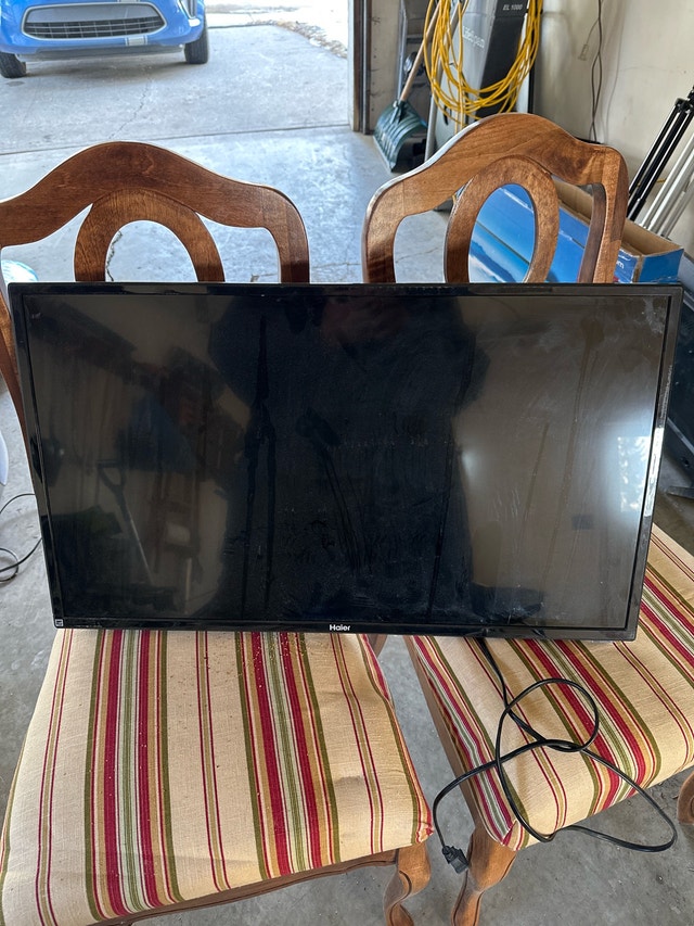 32" LCD Haier TV (Model 32E2000) - photo 2