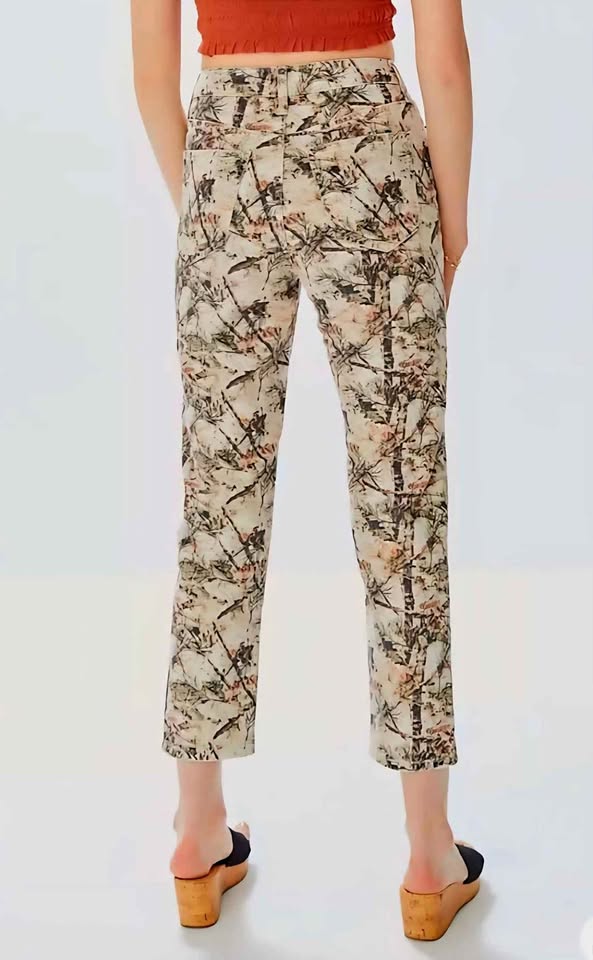 Size 28 BDG hunting camo print straight leg jeans nature