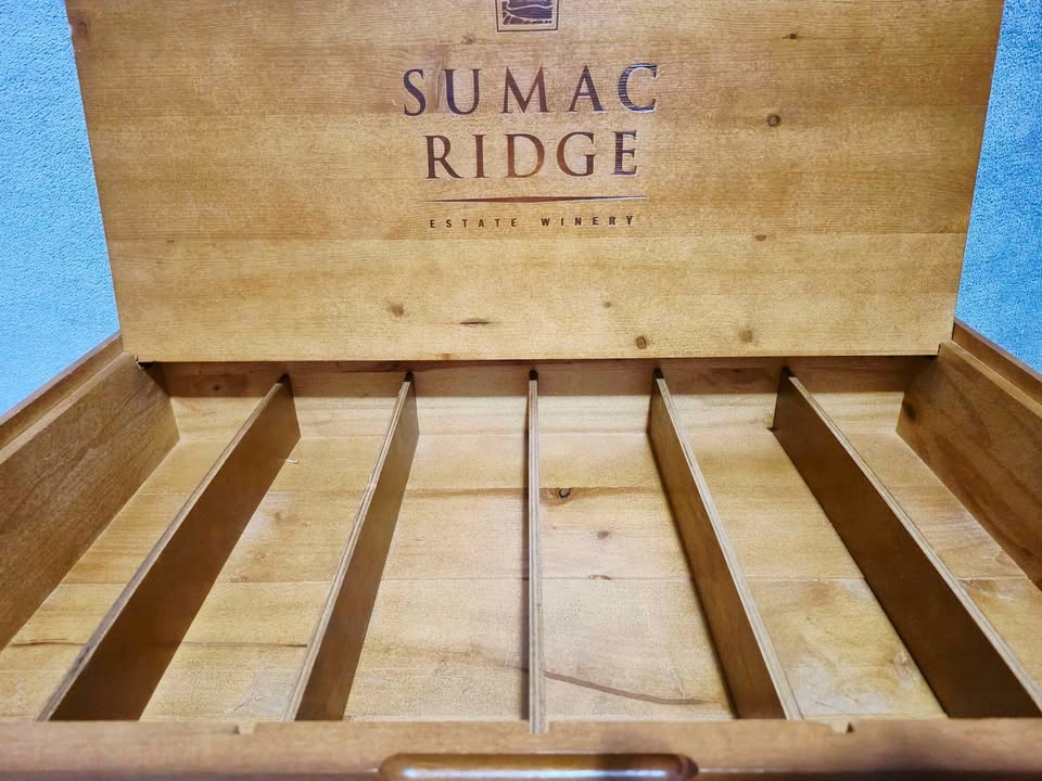 Nice Sumac Ridge 6 Wine Bottle Case :) $120 - photo 4