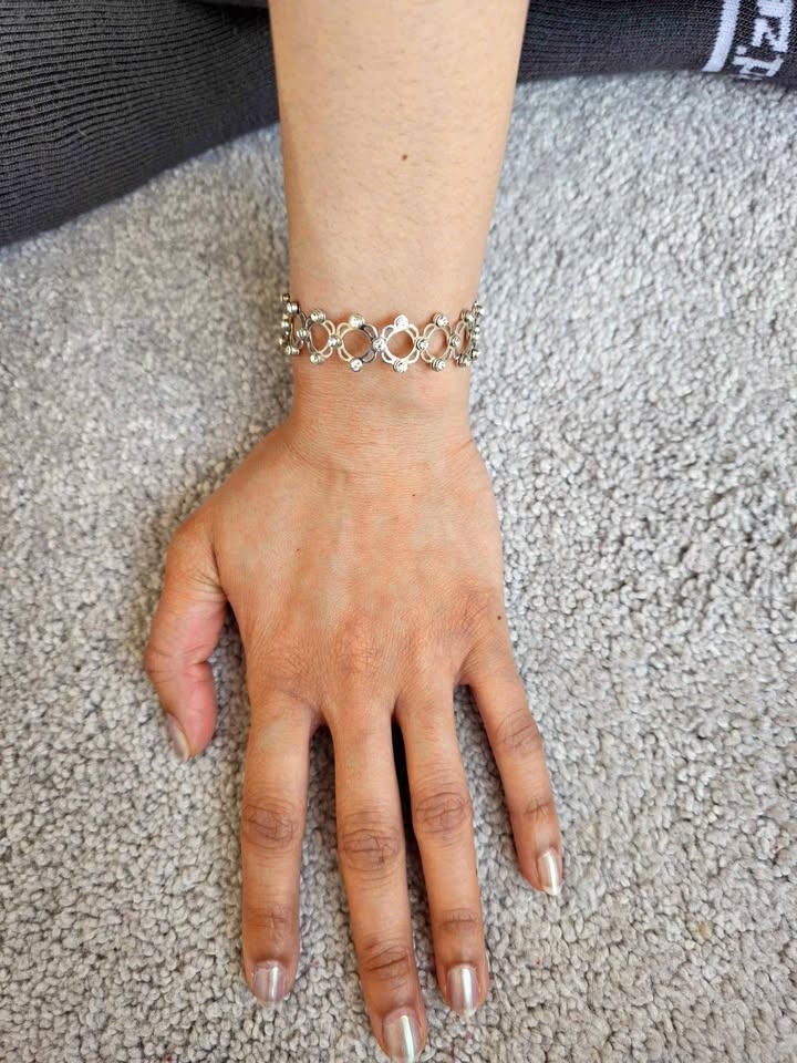 Convertable ring into bracelet and visa versa in 1 piece see vid