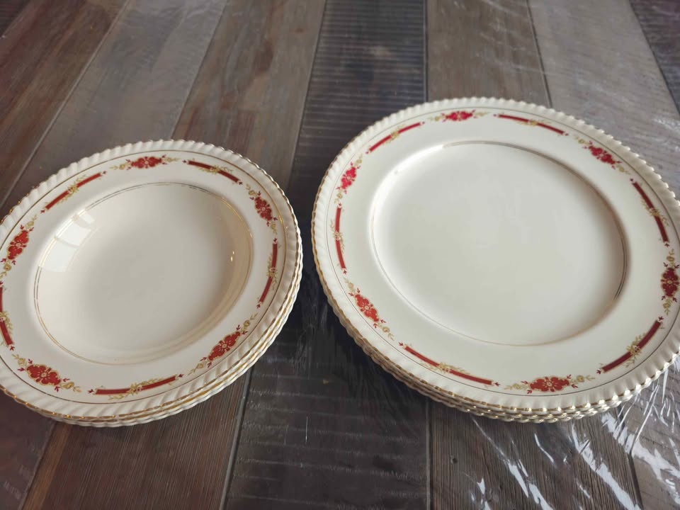 11 Plates and 2 Bowls - Dinnerware Set - photo 4