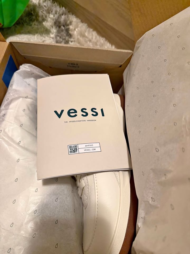 New Vessi Shoes - Women's Size 8