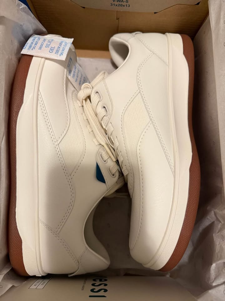 New Vessi Shoes - Women's Size 8 - photo 2