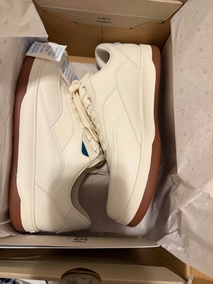 New Vessi Shoes - Women's Size 8 - photo 3