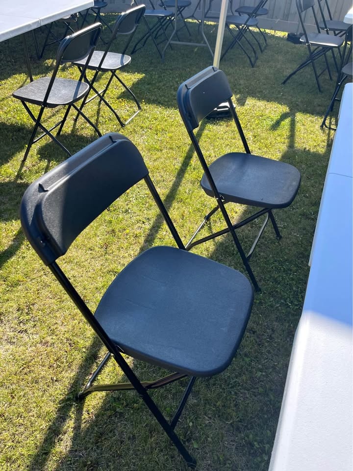 Rent Elegant Spandex Chair Covers – Black & White for Events - photo 4
