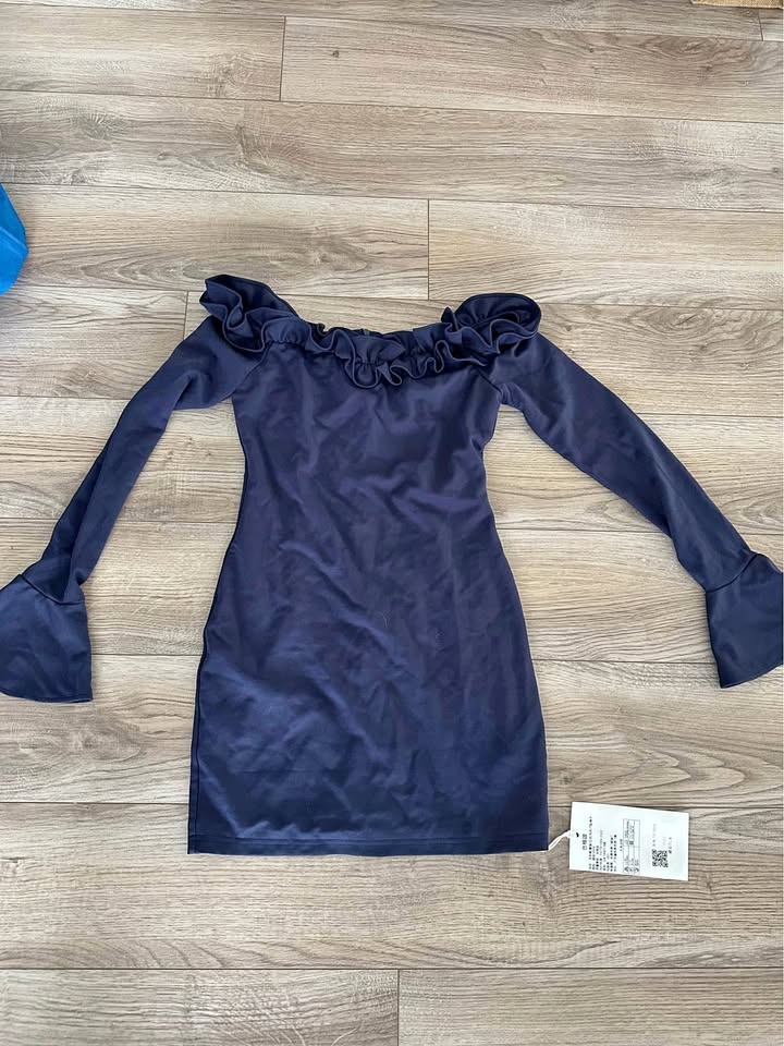 Brand New Off-Shoulder Navy Blue Dress – Size M – $10