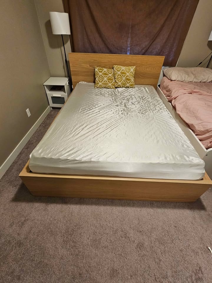 IKEA MALM Queen Bed Frame + Mattress + Slats - Oak - photo 3
