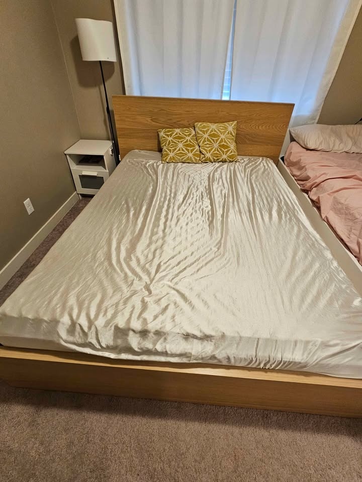 IKEA MALM Queen Bed Frame + Mattress + Slats - Oak - photo 4
