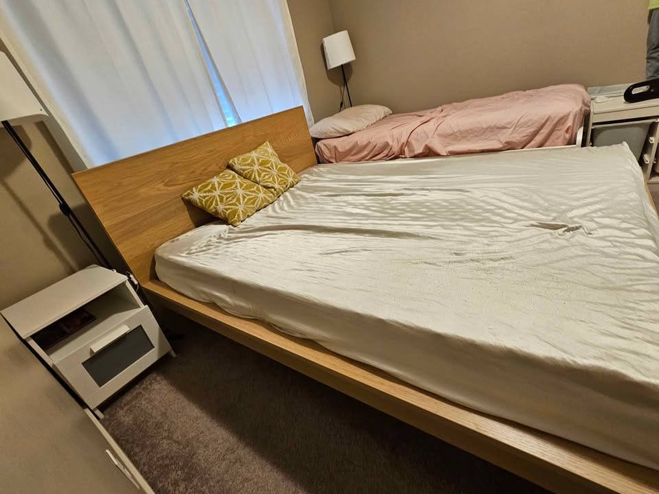 IKEA MALM Queen Bed Frame + Mattress + Slats - Oak - photo 5