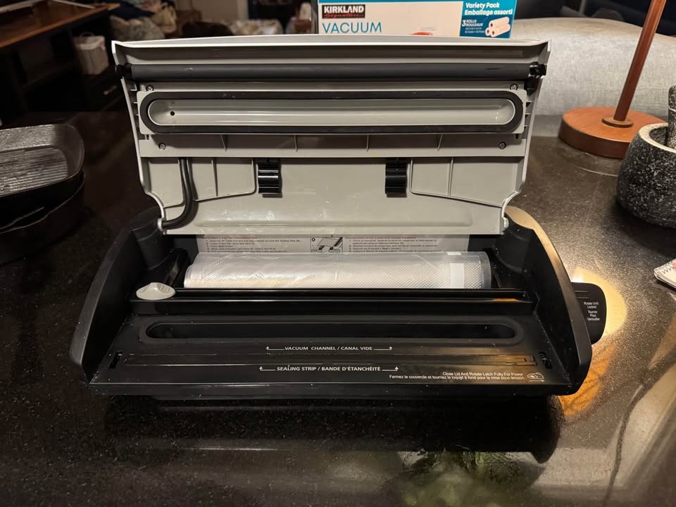 Food Saver Vacuum Sealer - photo 2