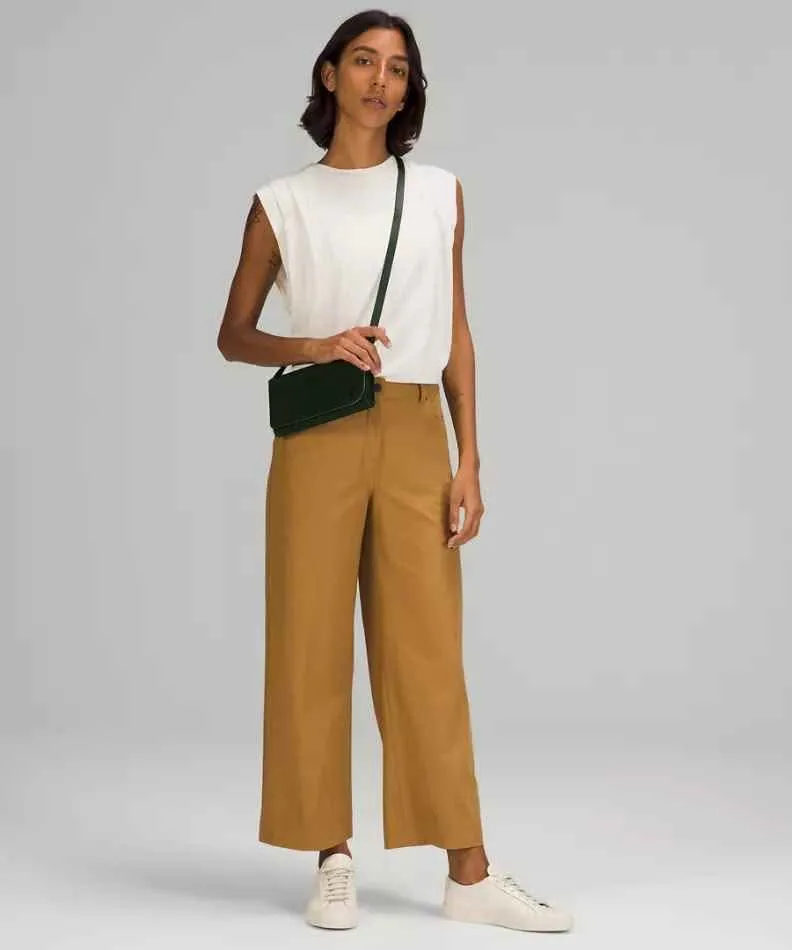 Lululemon Wallet Clutch Crossbody image indicator(3)