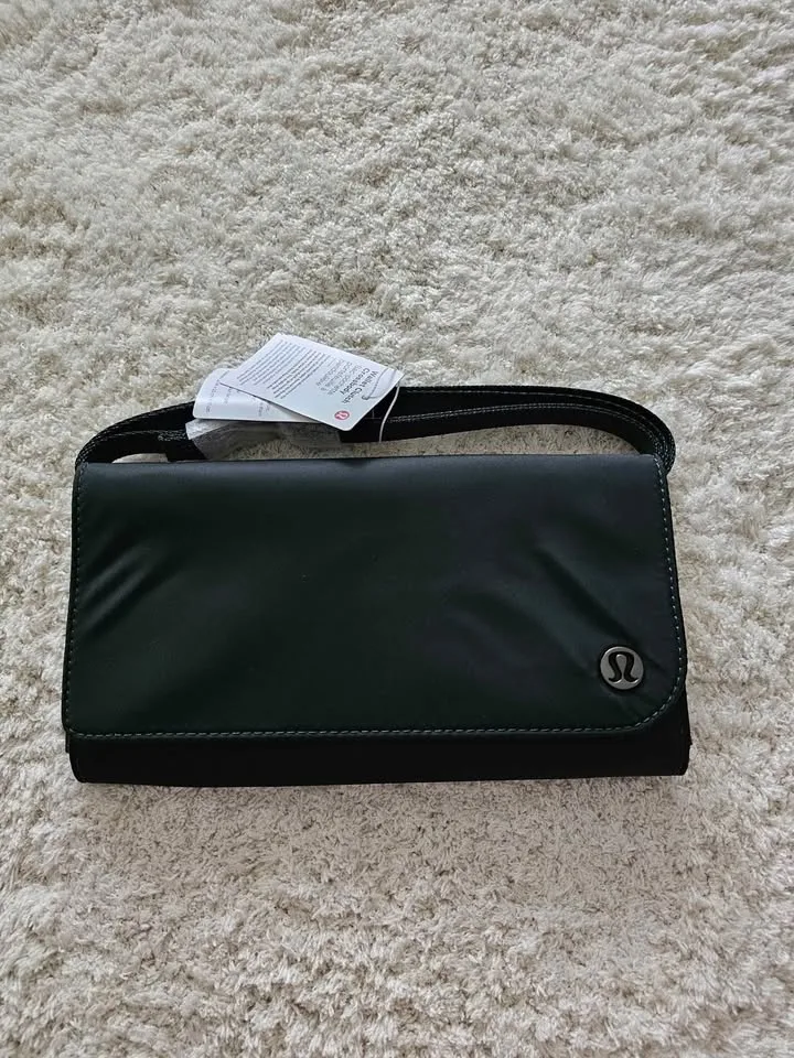 Lululemon Wallet Clutch Crossbody image indicator(5)