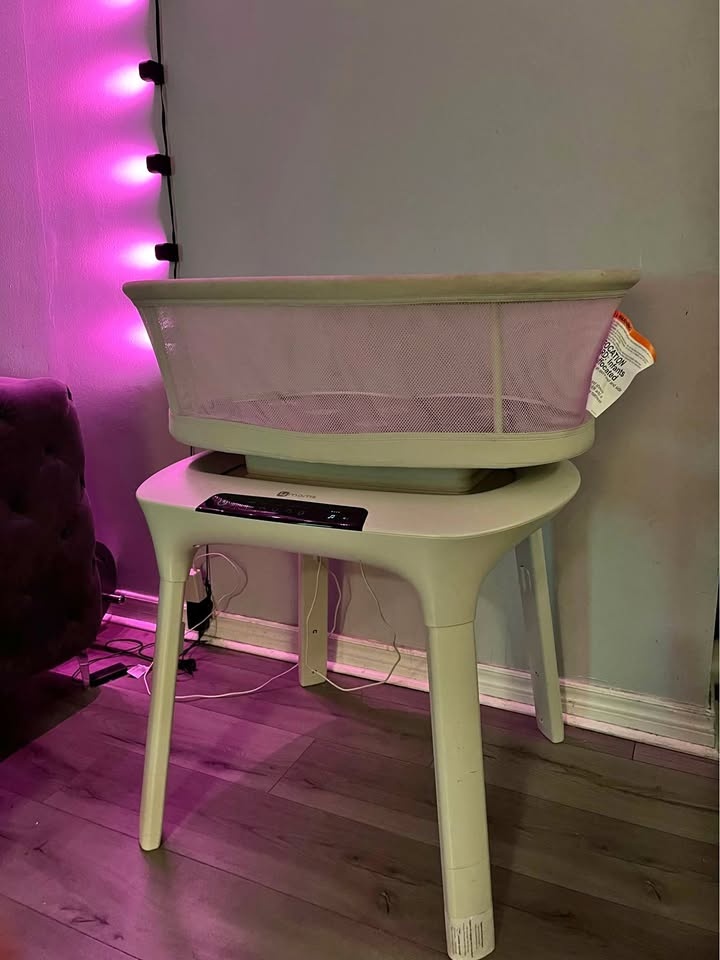 Discontinued 4moms MamaRoo Sleep Bassinet, Birch