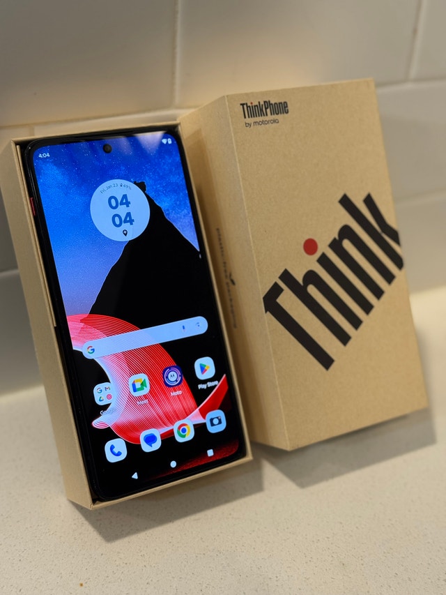 Motorola ThinkPhone - 256GB - Box & Charger - Unlocked - photo 2