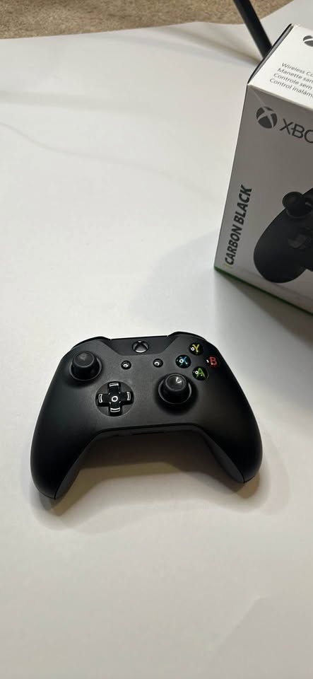 Xbox Core Wireless Gaming Controller