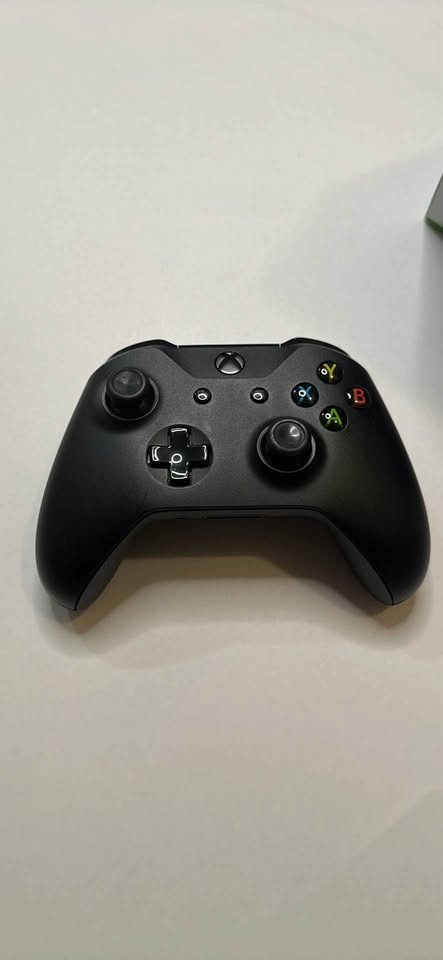 Xbox Core Wireless Gaming Controller - photo 2