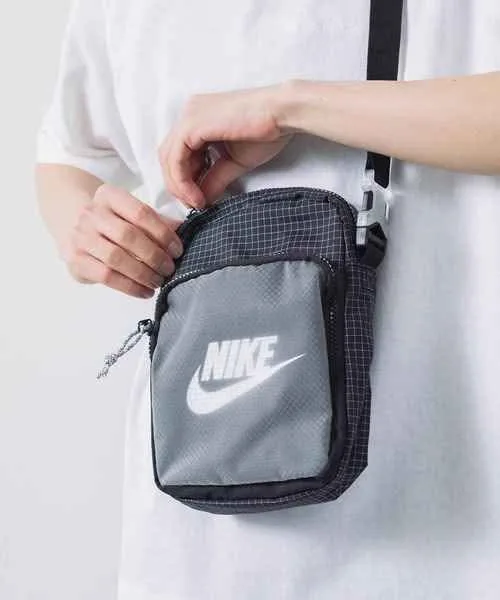 Nike Small Cross Body Bags image indicator(4)