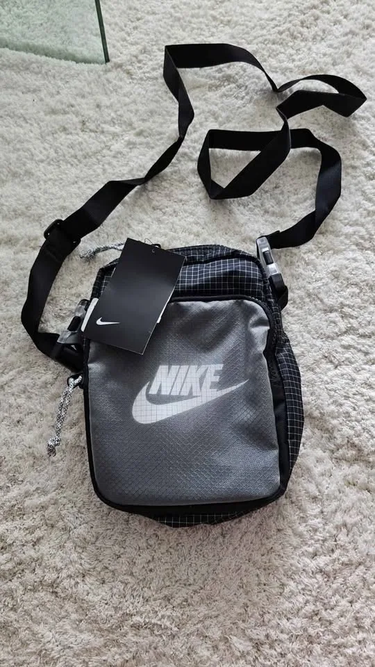 Nike Small Cross Body Bags image indicator(5)