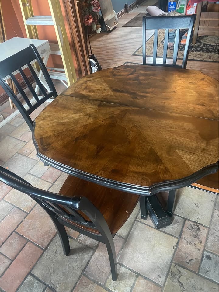 Rustic Solid Wood Drexel Table and Chairs 46”x46”x27”h - photo 2