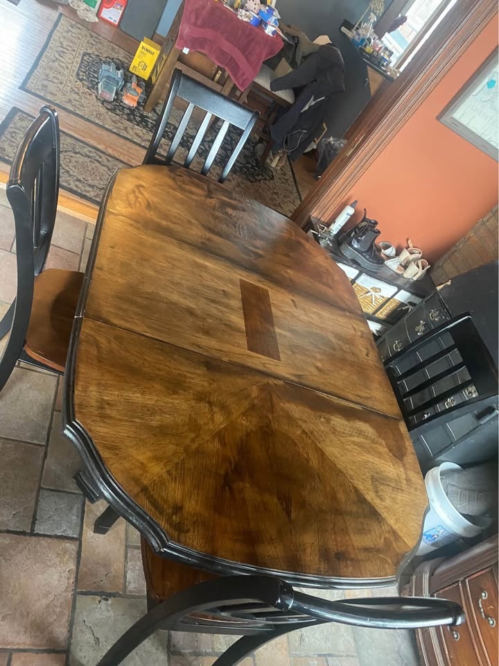 Rustic Solid Wood Drexel Table and Chairs 46”x46”x27”h - photo 4