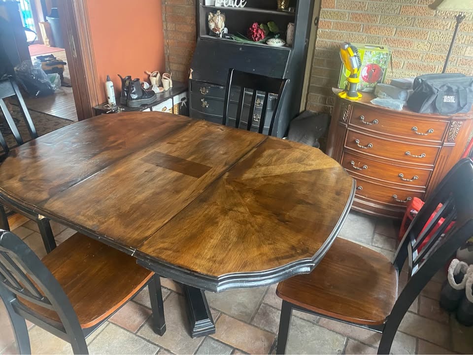 Rustic Solid Wood Drexel Table and Chairs 46”x46”x27”h - photo 5