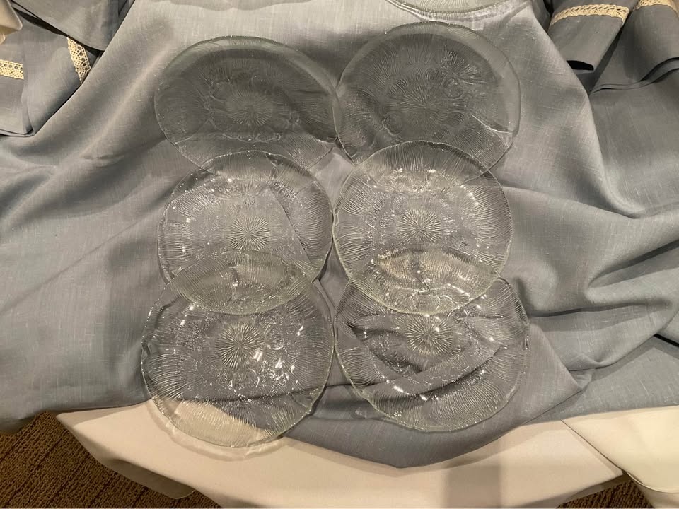 Arcoroc France FLEUR Bowl & 8 Salad/Dessert Plates - photo 2