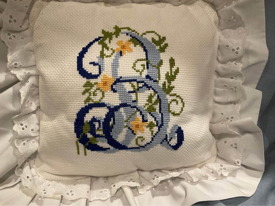 Pillow Cross Stitch Pillow w Ruffle Trim - photo 2