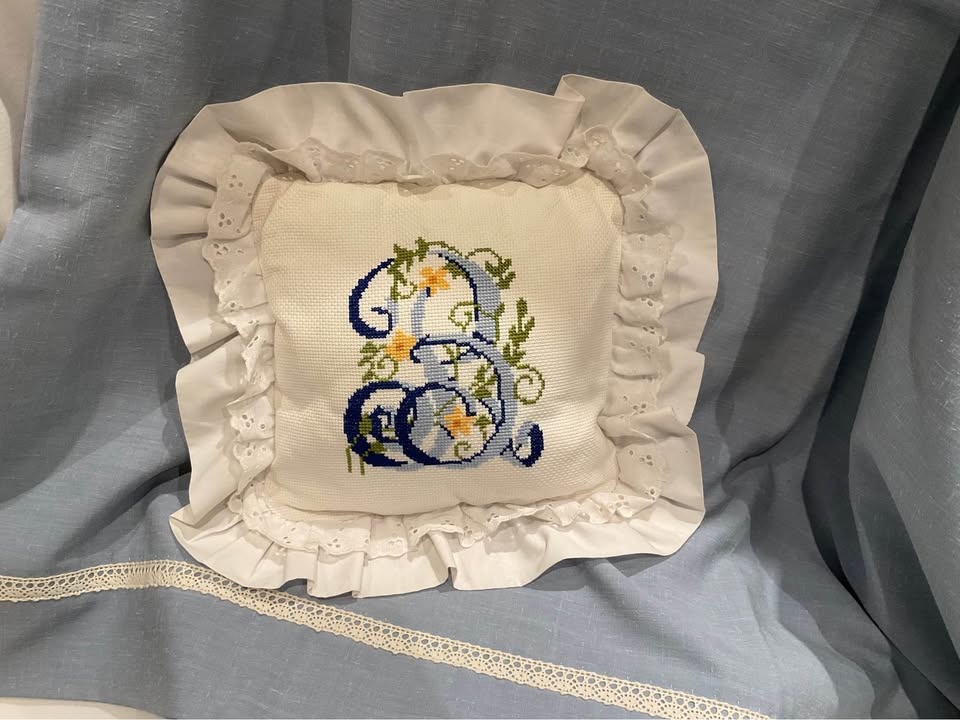 Pillow Cross Stitch Pillow w Ruffle Trim - photo 4