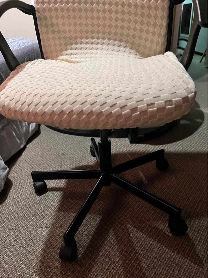 Black Office Swivel Chair - photo 4