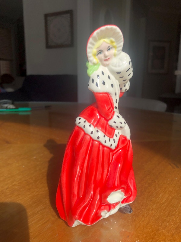 Elegant lady figurine