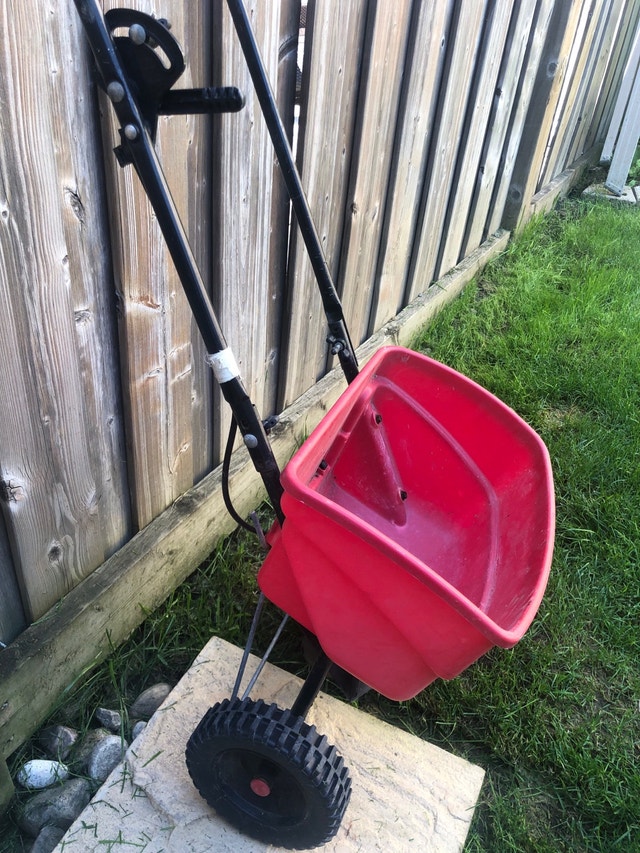 Seeder spreader