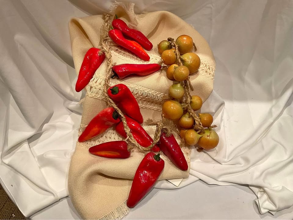 Vintage Kitchen Home Decor Red Peppers & Onions