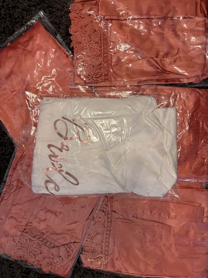 Bride and bridesmaid robes - NEW - photo 2