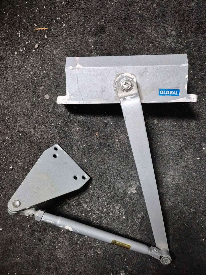 Door Closer - photo 2