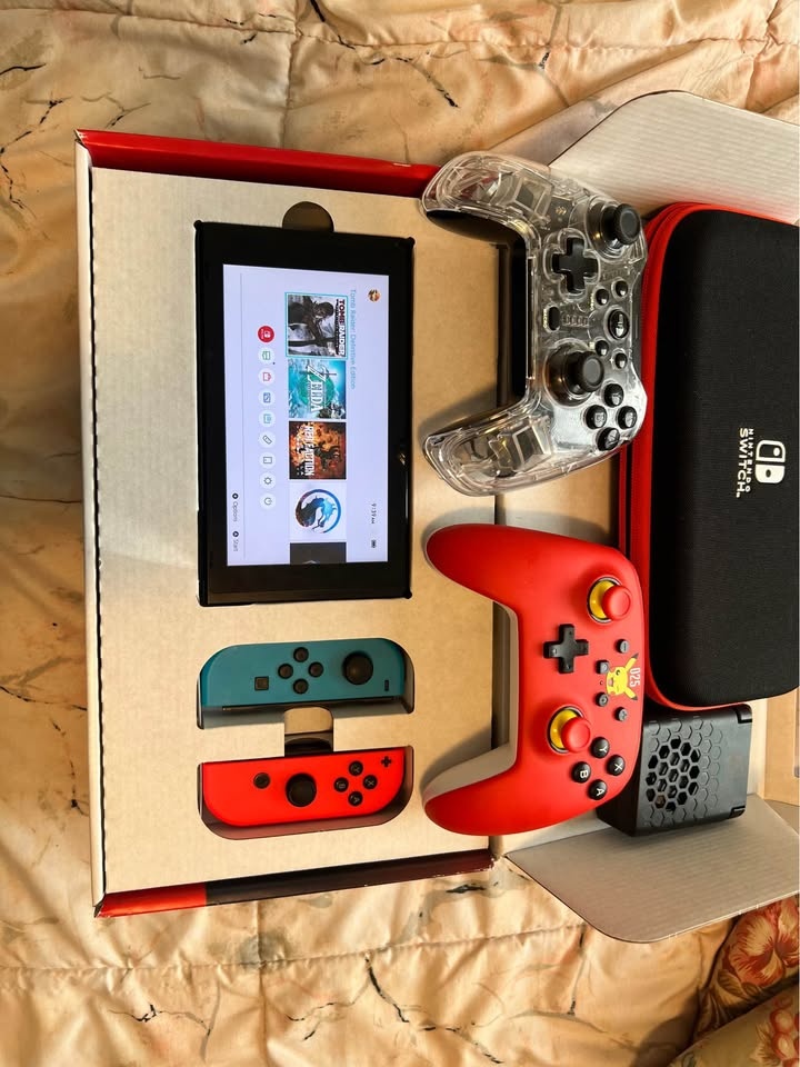 Modded Nintendo Switch Console w/ Extra Controllers & Case - photo 4