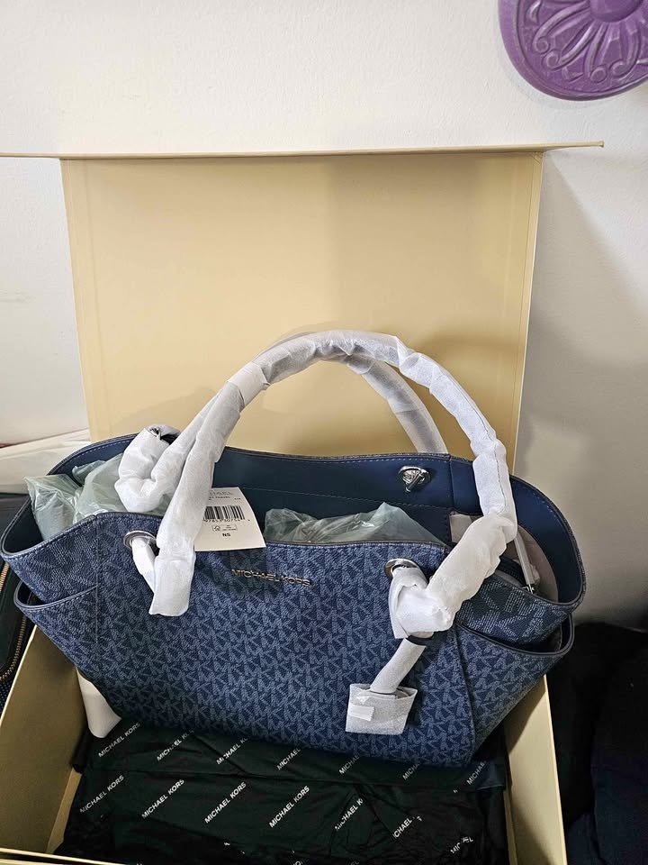 Michael Kors Jet Set Large Signature Logo Shoulder Bag BNWT