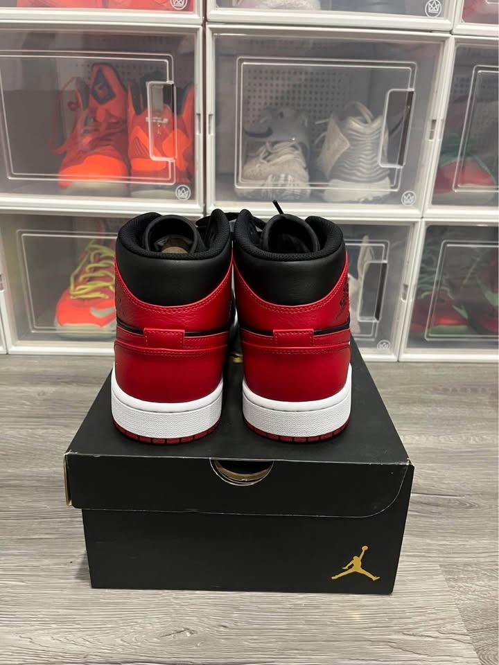 Air Jordan 1 Mid "Bred" - photo 5