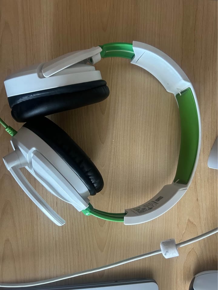 PS5 Slim with Controller and Headset - photo 4