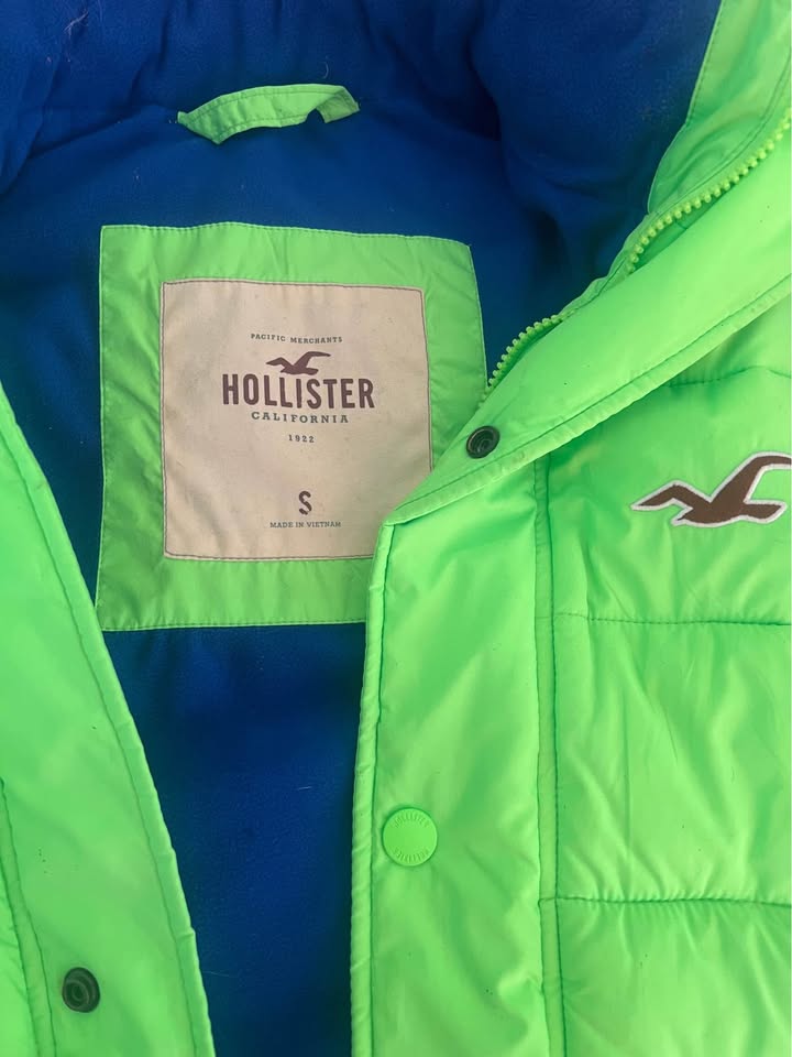 Hollister puffer vest men's size S. worn once, like new. - photo 2