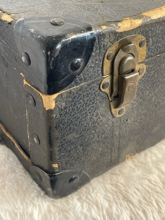 Antique 1940’s Vulcanized Fiber Carrying Case - photo 2