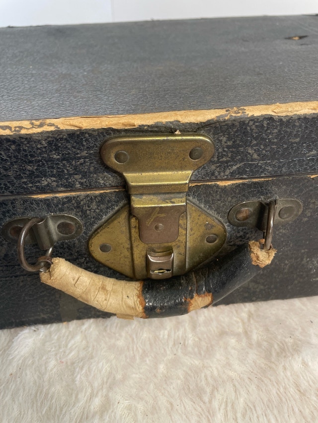Antique 1940’s Vulcanized Fiber Carrying Case - photo 3