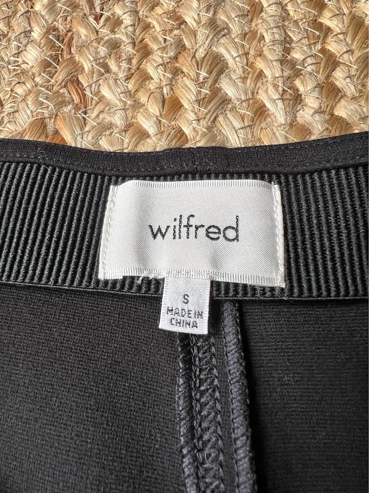 Aritzia Wilfred Black Sculpt Skirt