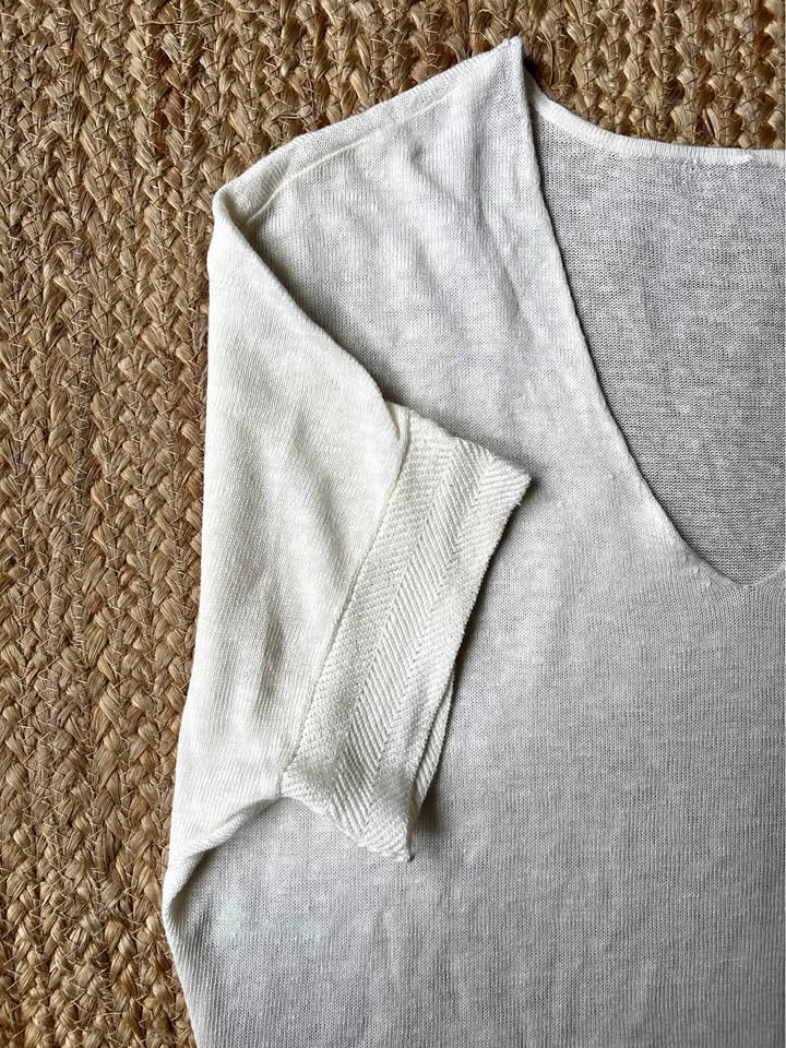 Women’s White Top Size Large