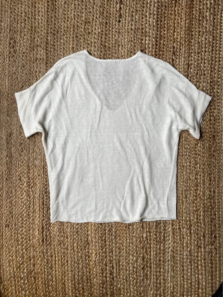 Women’s White Top Size Large - photo 2