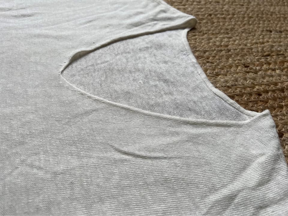 Women’s White Top Size Large - photo 3