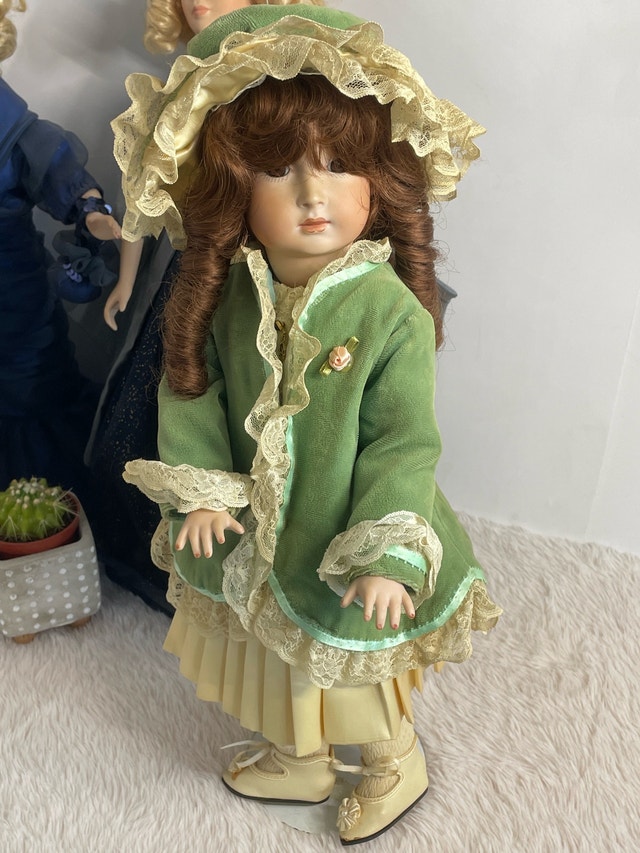 Vintage Porcelain Doll Collection - photo 3