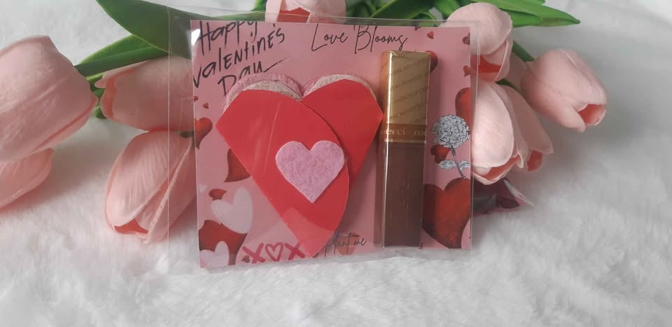 Valentine's Day small gift - 2 plantable paper hearts and tiny c - photo 2